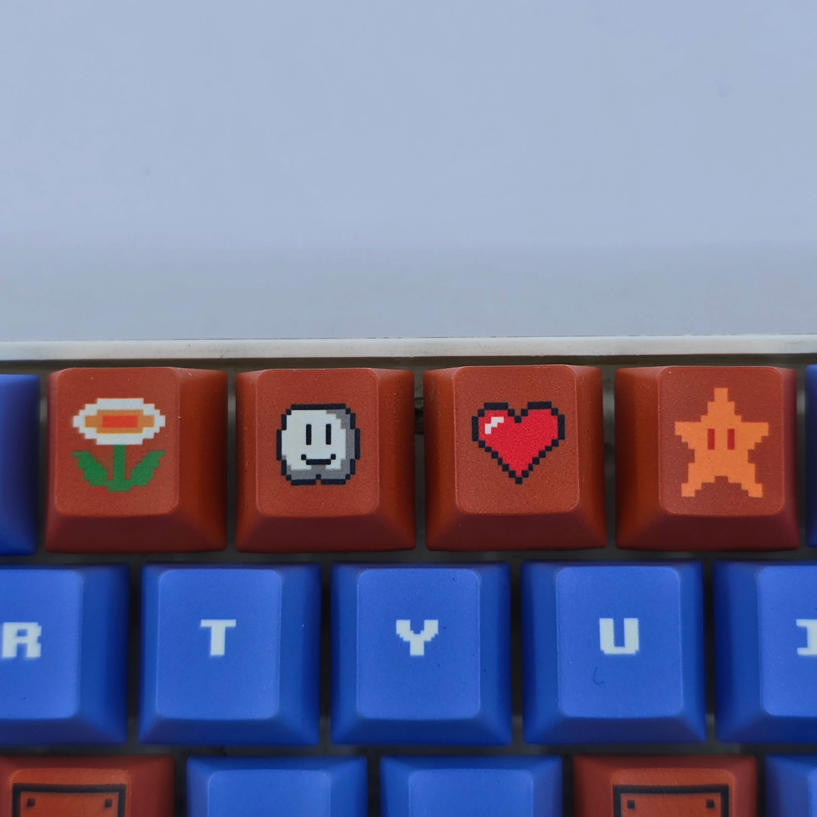 8-Bit Hero - Retro gaming keycaps set